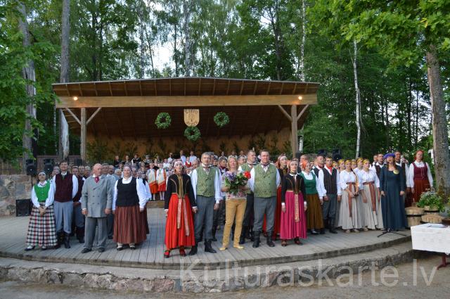 Estrādē "Liepu birzs" Tautas mākslas svētki 2014!